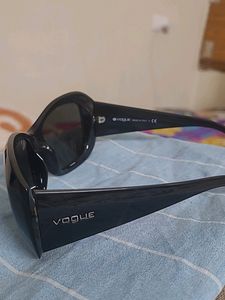 Vogue Original Goggles, Available With Box