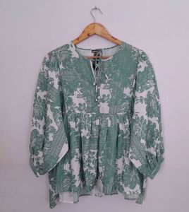 Set Of 2 Tops In Combo For Sale Bust 44&#34;