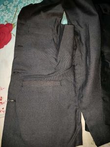 New Sleeveless Black Jacket