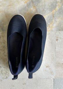 Rocia By Regal Round-Toe Slip-On Ballerinas