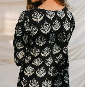 Black &amp; White Leaf Print Short Kurti Top