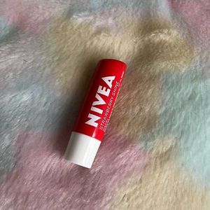 NIVEA Strawberry Shine Lip Balm