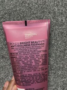 Ponds Niacinamide Anti Dullness Face Wash 200g