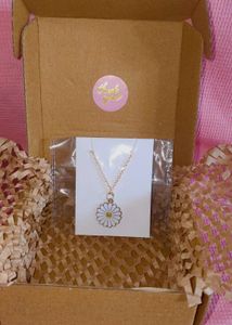 Daisy Pendant Necklace