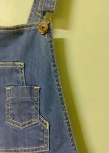 Benetton Denim Capris with Gallies. ✨