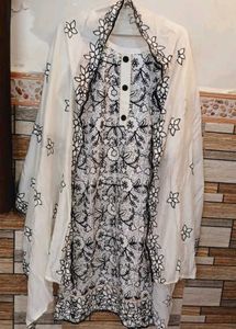 Elegant Embroided Kurta Set