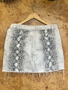 Snakes kin Print Mini Skirt