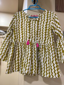 Pure Cotton Top With Cap Sleeves In XL size.