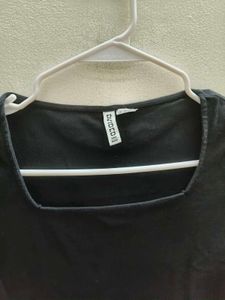 H&amp;M Black Crop Top