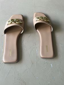 Mochi Nude Chain Detail Slides