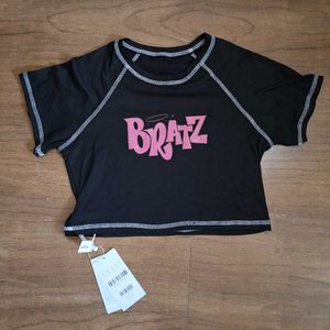 BRATZ Fitted Graphic T Shirt -SAVANA by Urbanic