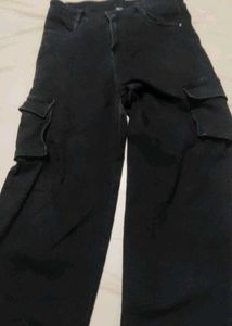 Trendy Black Wide-Leg Cargo Pants