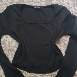 a black solid top, which can be used for layering