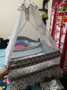Baby bassinet with canopy