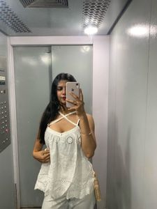 White Top 💅🖤