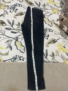 Levi’s Black Ankle Jean For Women
