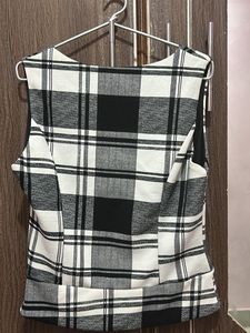 Plaid Sleeveless Top