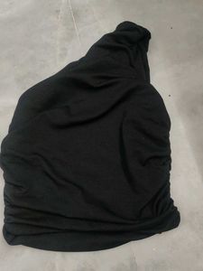 One-shoulder Black Top