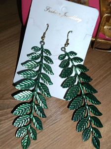 Leaf Shaped Earrings (Green)