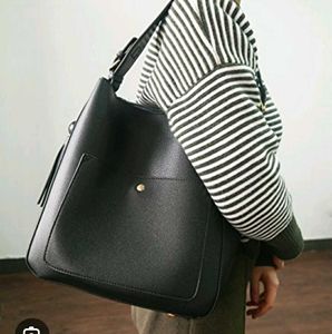BLACK TOTE BAG