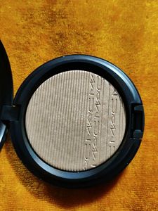 Mac extra dimension skin finish powder