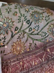 i am Selling very heavy saree never wear