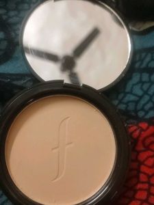 FacesCanada Wieghtless Stay Matte Compact