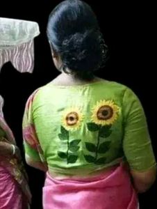 💚 Green Embroidery Blouse