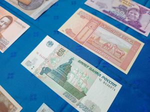 Currency Collection Foreign Notes 10 Piece UNC Con