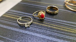 Jewellery Set: Rings &amp; Earrings