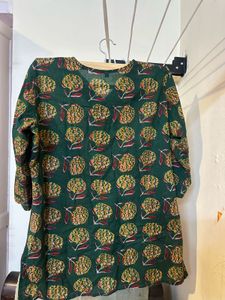 Green &amp; Yellow Printed Tunic Tops With Navy Jeans