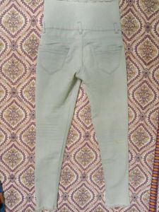 Women 2 High Waist Jeans.