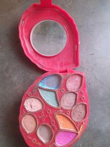 Eyeshadow+poweder+lipstick
