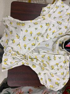 Sweet Wrap Top Bright Flowers