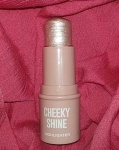 Cheeky Shine Highlighter