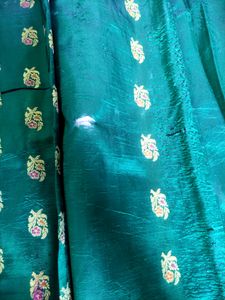 Gorgeous Banarasi Silk Saree (Traditional Touch)💜