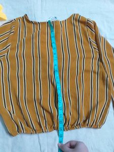 Price Drop !!! Y2K Style Top! 💛