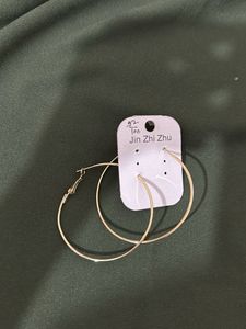 earing with clutcher