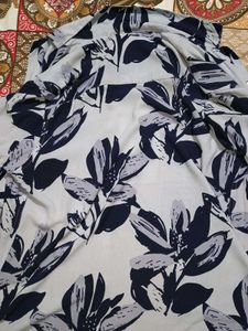 Floral Print T-Shirt (Size: S)