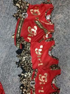 Girl&#39;s Red  &amp; Gold Outfit et Of 4top And 6 Pants