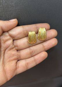 Chunky Gold Stud Earrings💗
