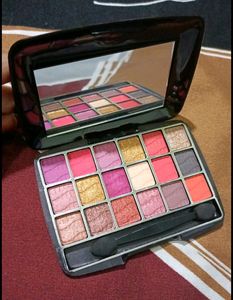 18 Shades Eyeshadow ✅😻