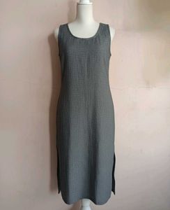 Gray Sleeveless Kurthi with Black and white overco