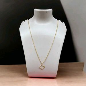 Single Line Chains Pendants