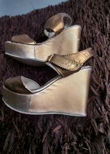 Hills 👠⚡
