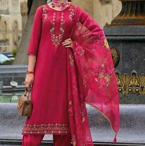 Elegant Pink Embroidered Kurta Set