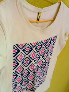 Geometric Patterned Tshirt