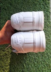 AIR FORCE 1 TRIPLE WHITE 2