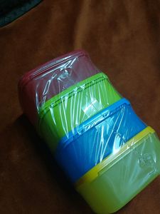 Set of 4 vibrant color container storage lunch box