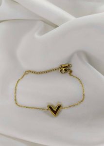 Gold 'V' Bracelet